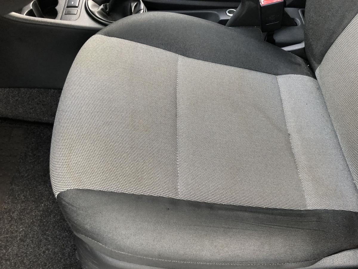 Skoda Fabia 5J Sitz vorn links Fahrersitz Stoff ohne Heizung Autositz