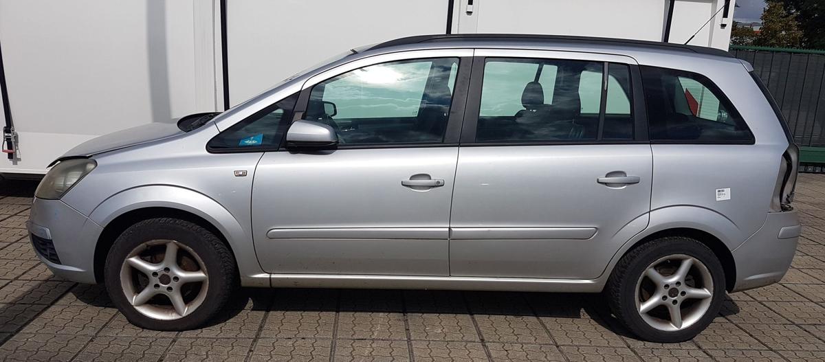 Opel Zafira B T&uuml;r vorn links in 2AU Starsilber III Bj2006