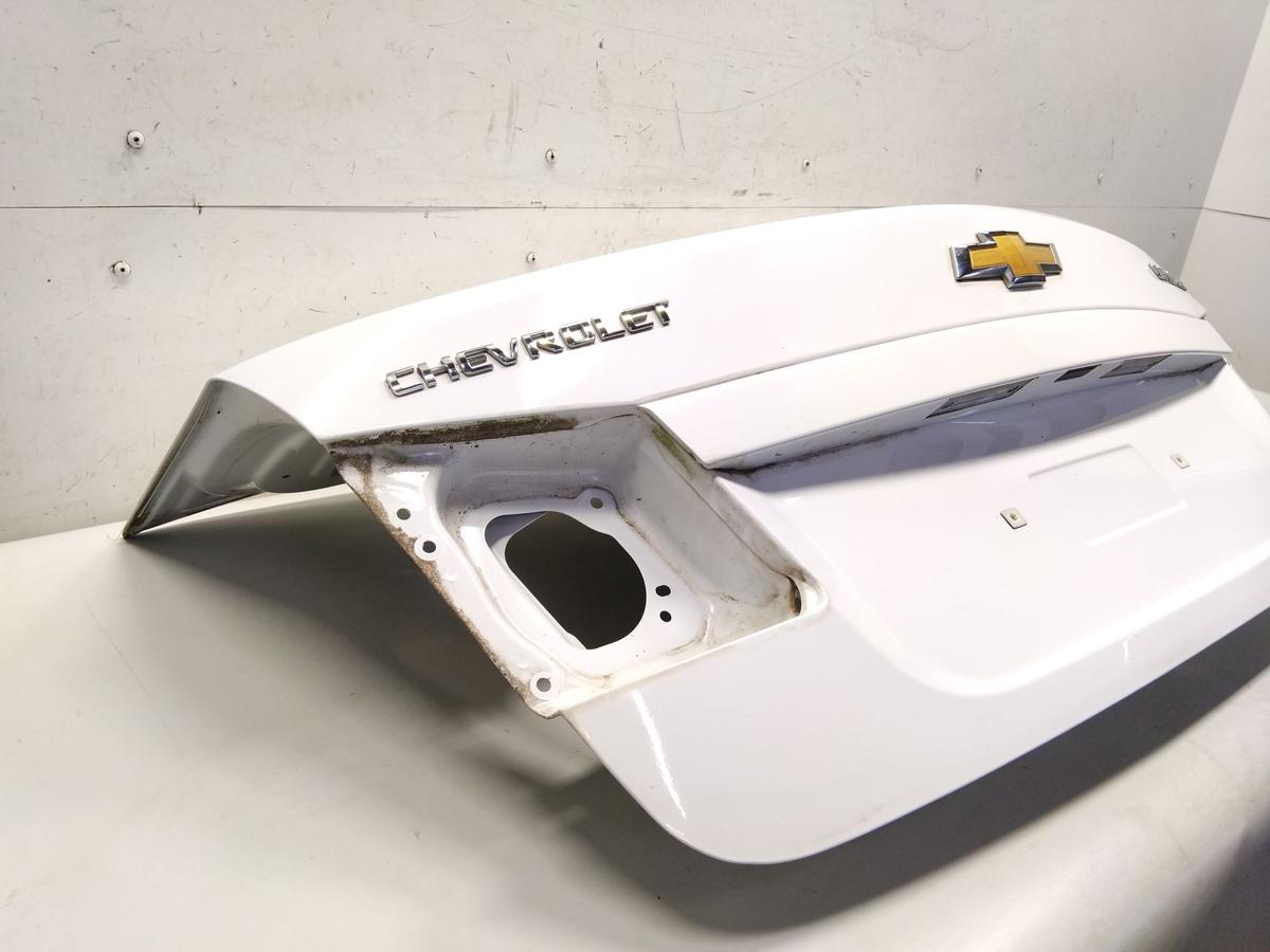Chevrolet Cruze J300 Heckklappe Limousine GAZ Olympic White BJ2011
