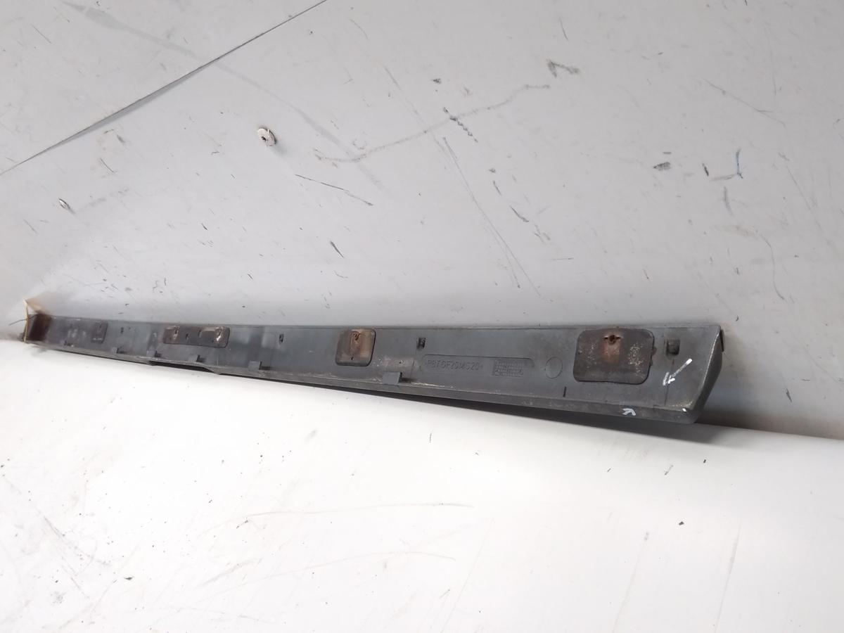 Mercedes S124 T124 T-Modell original Griffleiste Heckklappe unten Bj.1994