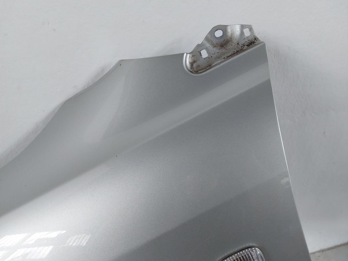 Toyota Avensis T25 Kotflügel Fender Seitenwand vorn links 1C0 Radiant Silver Met