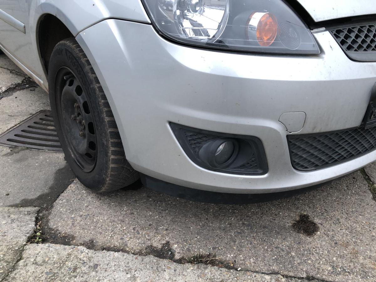 Ford Fiesta JD3 JH1 ab05 Stossf&auml;nger vorne Bumper Stossstange Polarsilber Nebel