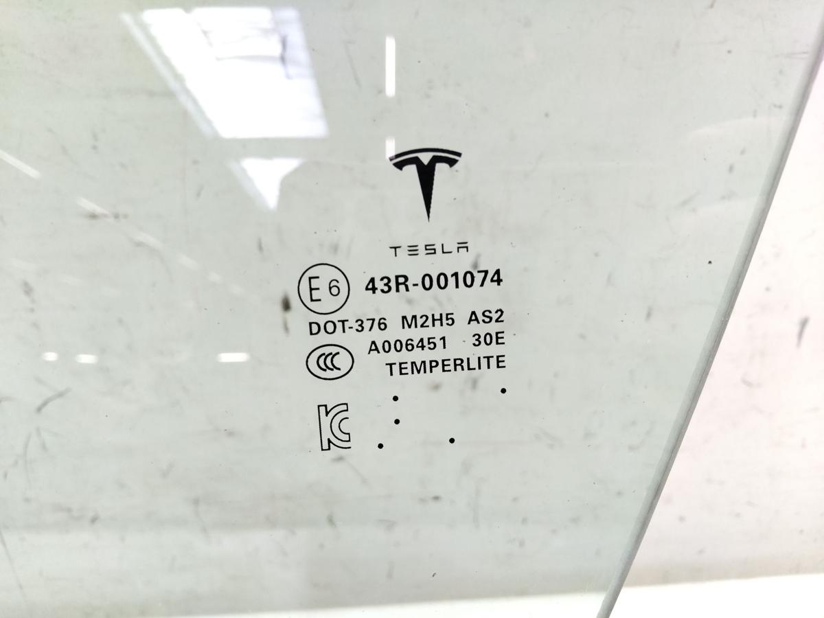 Tesla Model S T&uuml;rscheibe vorn links gr&uuml;ncolor Bj.2019