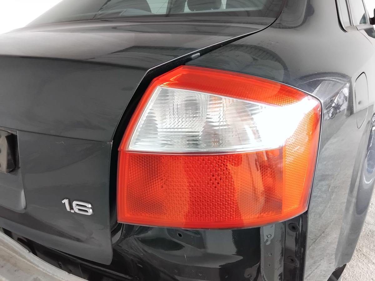Audi A4 8E B6 Limousine original Rückleuchte Schlussleuchte rechts BJ2002