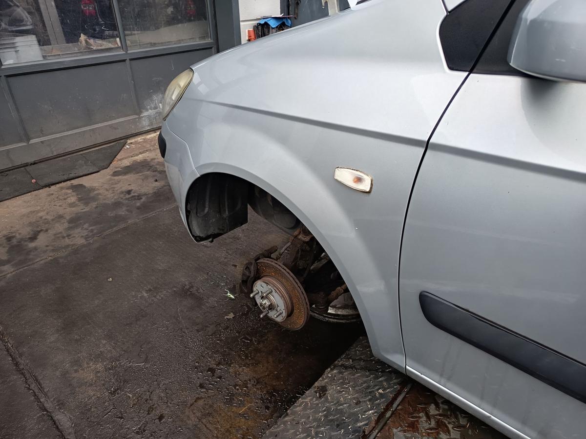 Hyundai Getz original Kotflügel links Seitenteil 5S Space Silver Bj 2006