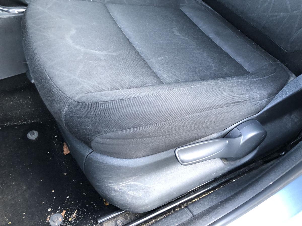 Skoda Fabia II 2 Typ 5J Sitz vorn links Fahrersitz OHNE Heizung Stoffsitz