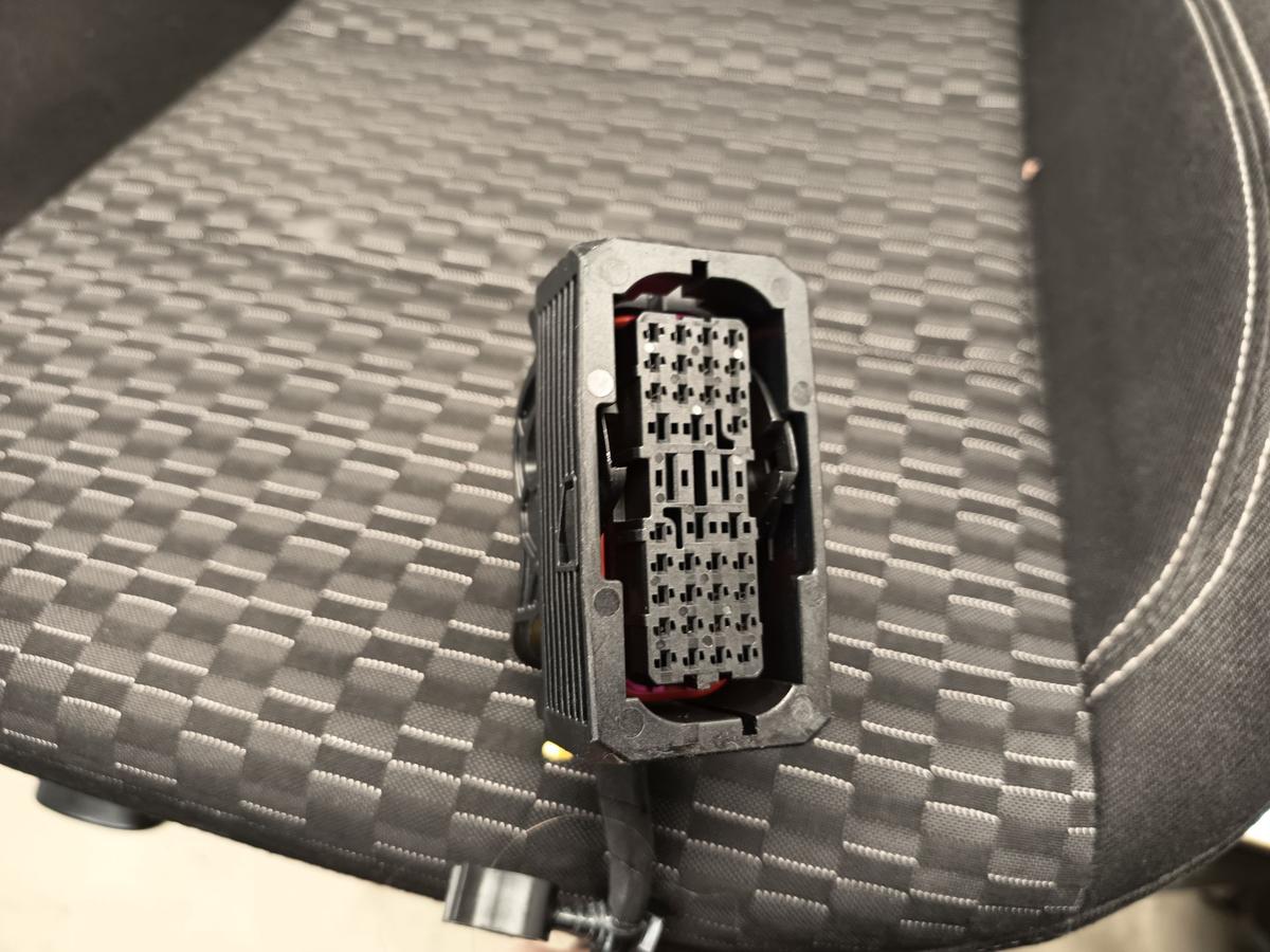 Opel Astra K original Sitz vorne links Stoff Sitzheizung Baujahr 2018