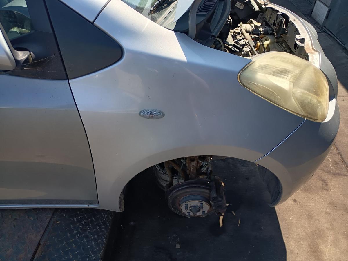 Toyota Yaris XP9 original Kotfl&uuml;gel rechts 1E7 Silver Pearl vor Facelift Bj 2008