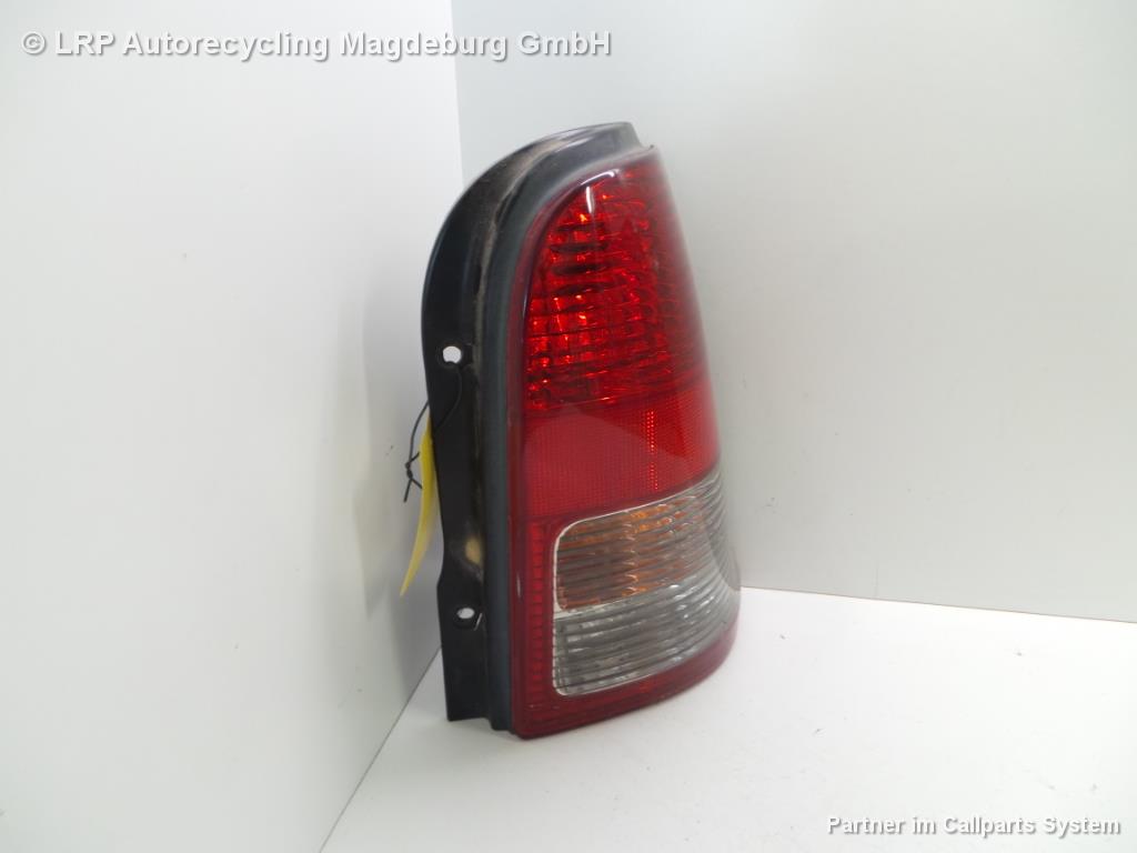 Daewoo Nexia BJ.1995 3 Tuerig Schr&auml;gheck R&uuml;cklicht Rueckleuchte Schlussleuchte Rechts