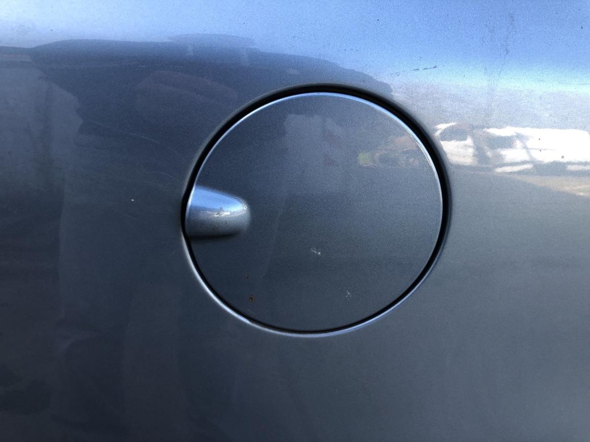Skoda Fabia II 2 5J Tankklappe Tankdeckel Tankverschluss Komb LF5X Satin Grey