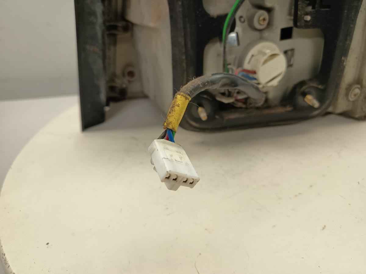 Kia Carens II original R&uuml;ckleuchte au&szlig;en links Baujahr 2003