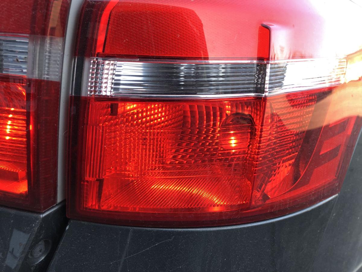 Ford Focus DYB CEW Turnier R&uuml;ckleuchte rechts au&szlig;en Ecke Facelift OHNE LED