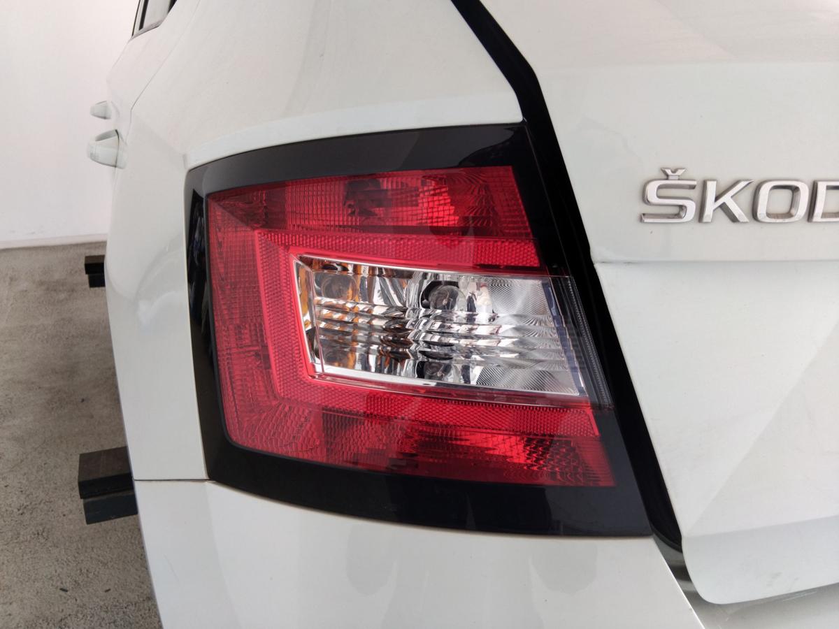 Skoda Fabia 3 III NJ original Rückleuchte Heckleuchte links Steilheck BJ2014