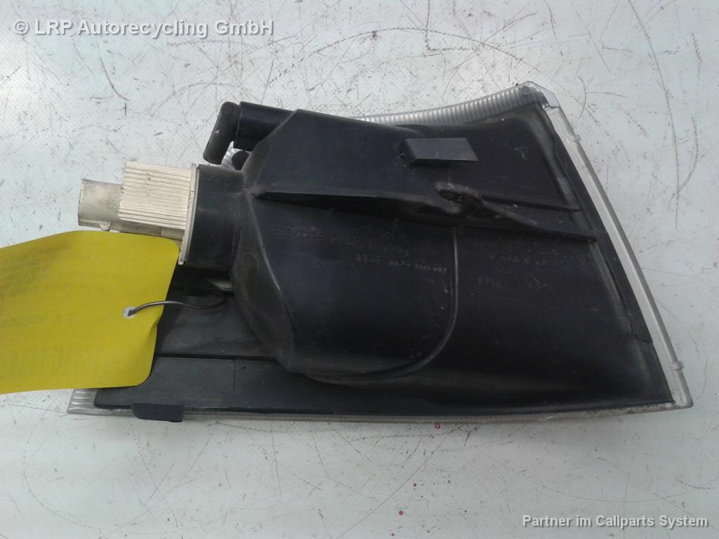 Volvo V40 Blinker Blinkleuchte vorn links 30865998 HELLA BJ2001