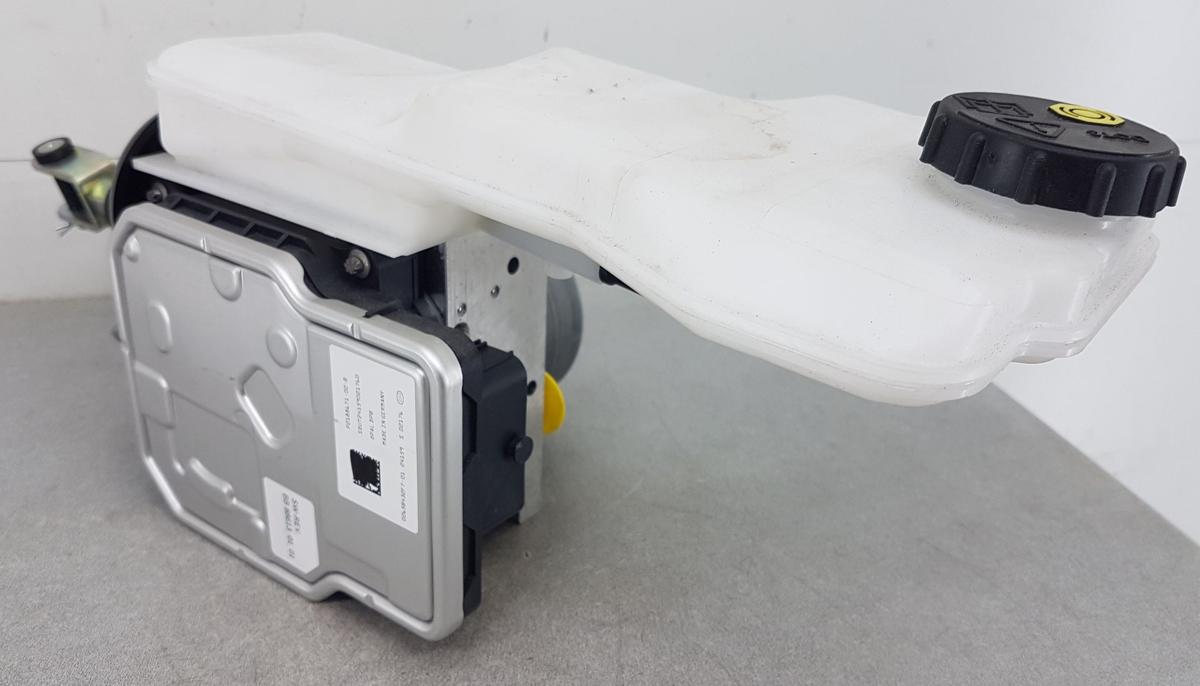 Tesla Model Y Bremskraftverst&auml;rker Bj2025 2188671-00-B Hauptbremszylinder