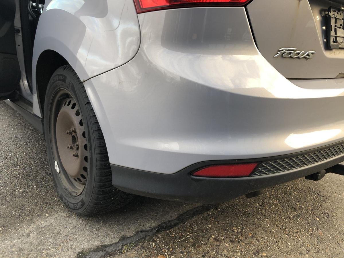 Ford Focus DYB MK3 Stoßfänger hinten Heckschürze vom 5 türer Micastone Silber