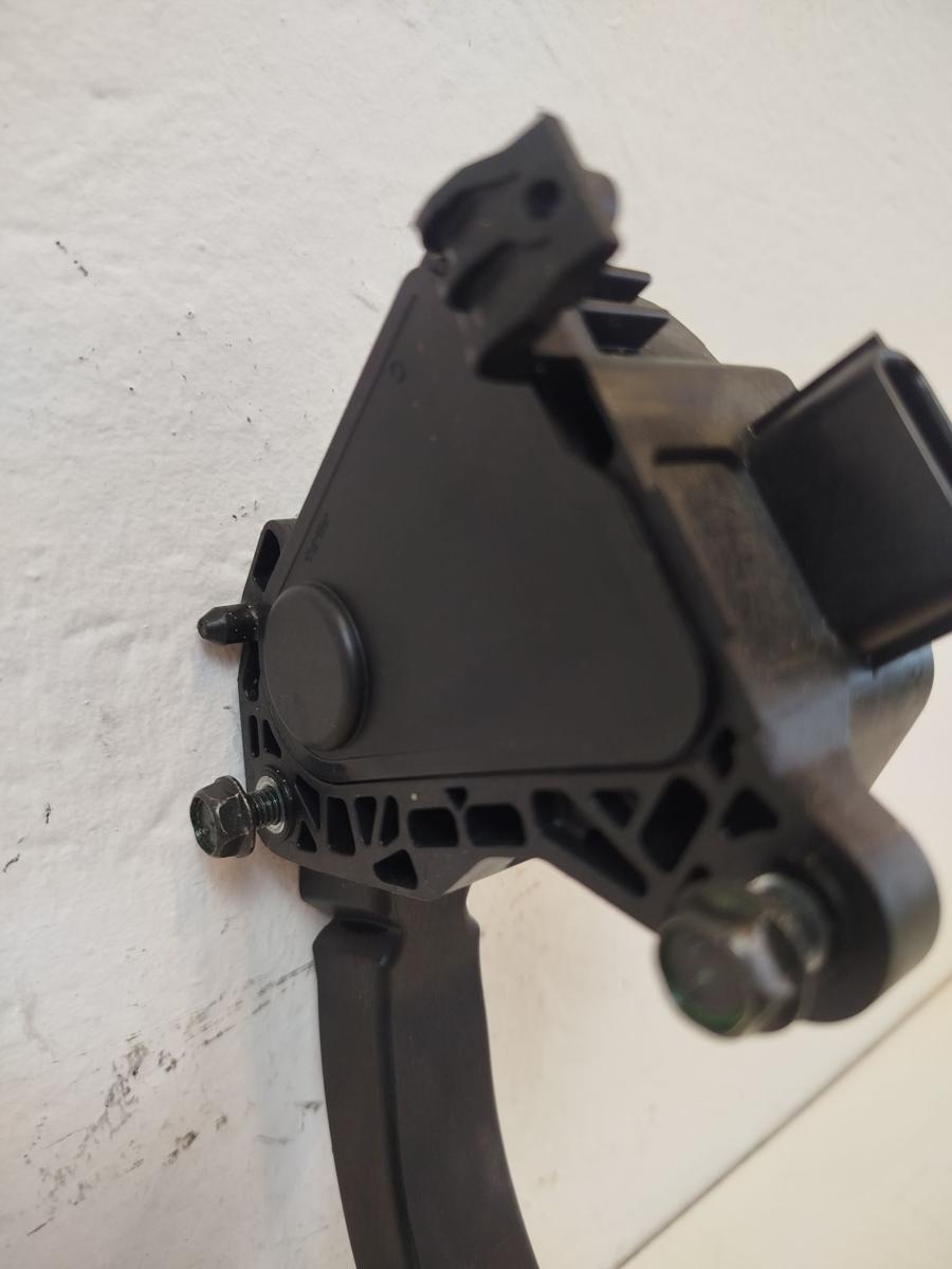 Nissan Leaf ZE1 40kWh Gaspedal Gaswertgeber Poti Fahrpedal OEM