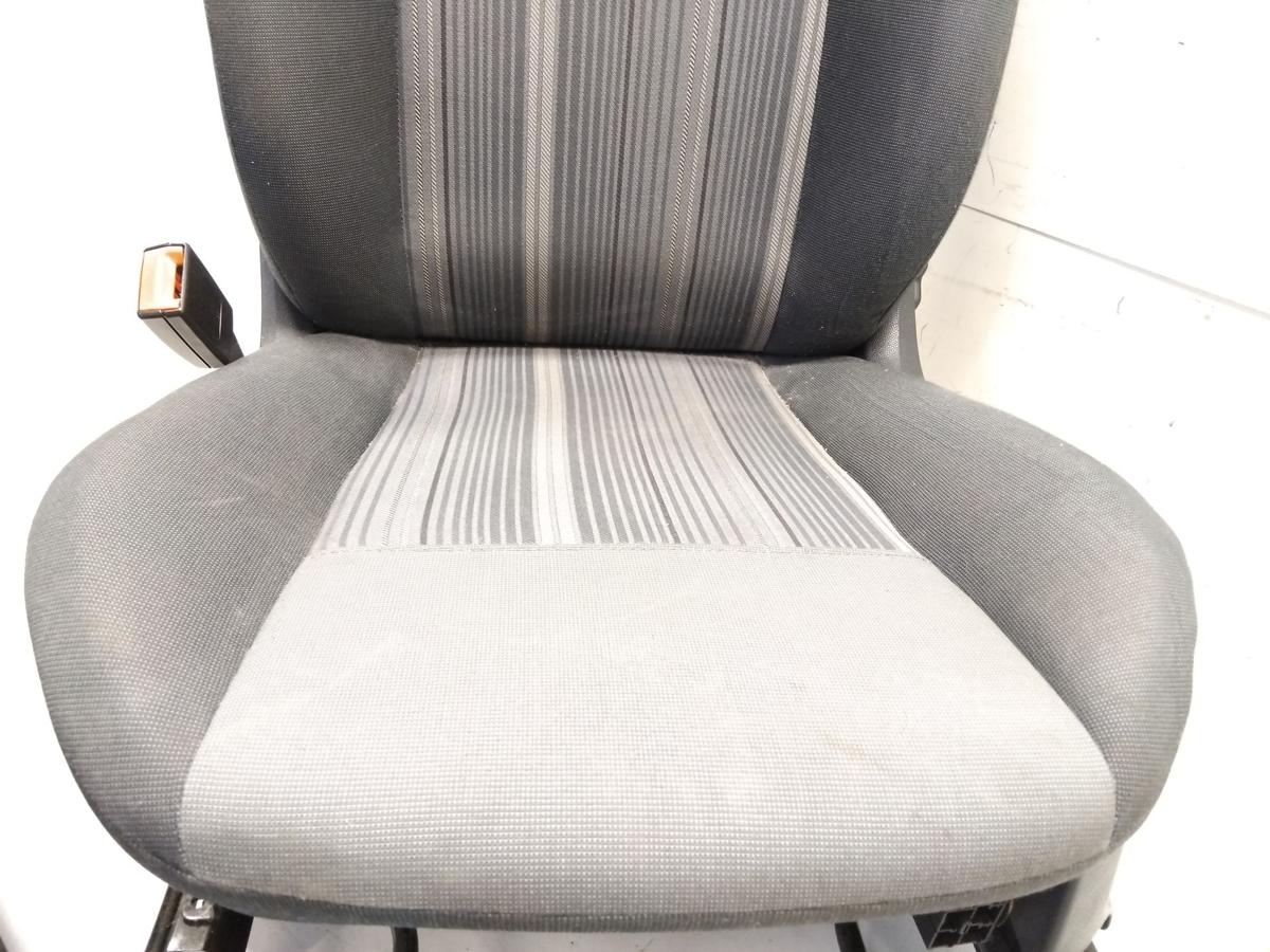 Ford Fiesta JA8 Sitz vorn links Fahrersitz 3-T&uuml;rer Stoff graublau BJ2009
