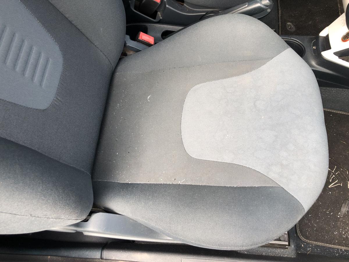 Ford KA RU8 Sitz vorn rechts Beifahrersitz Stoff Heizung Höhenverstellung Autositz