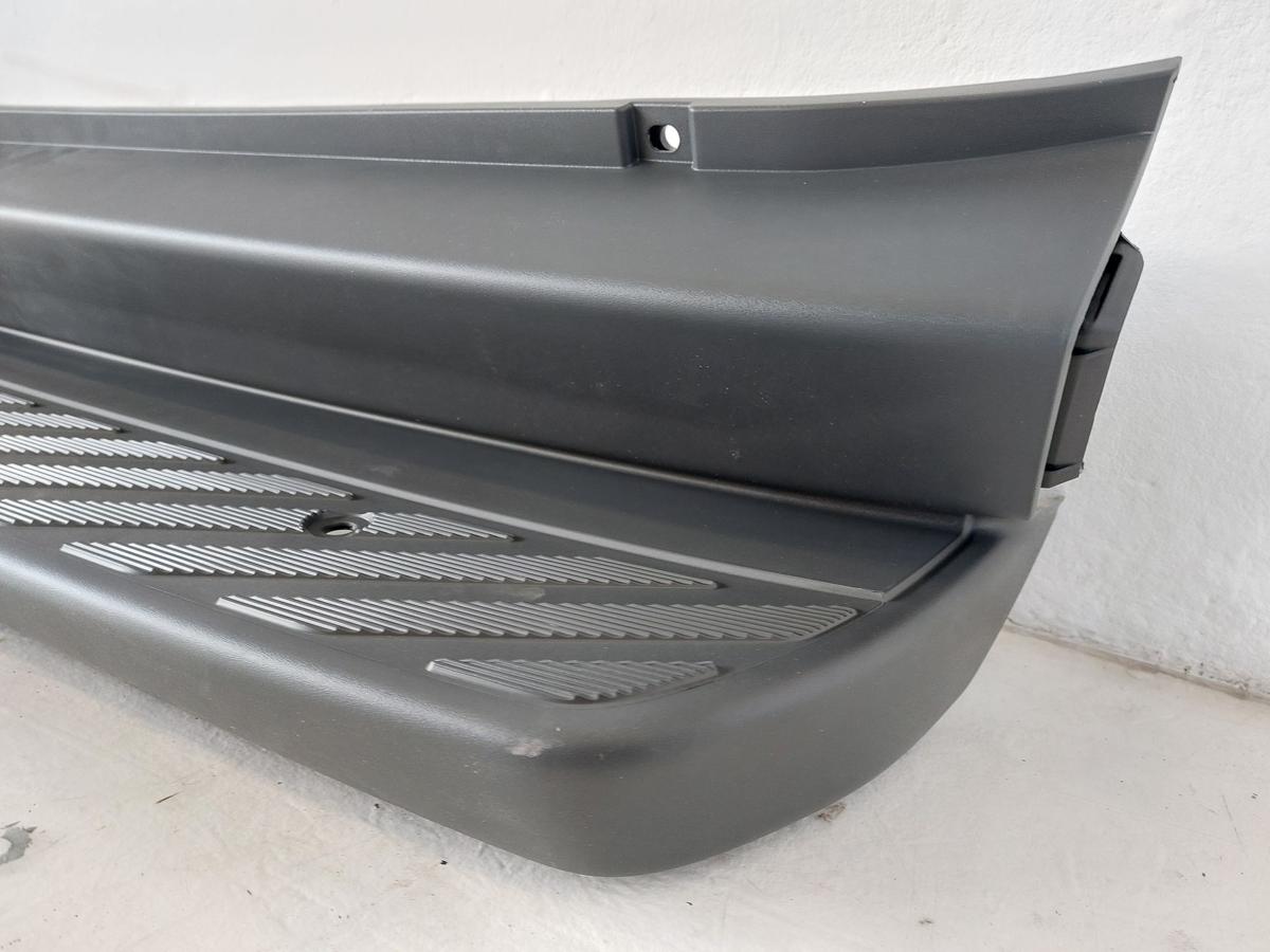 Mercedes Sprinter W906 Kasten OE Trittstufe Einstieg hinten Neuteil OEM ab 13 Mercedes Sprinter W906 Kasten OE Trittstufe Einstieg hinten Neuteil OEM ab 13