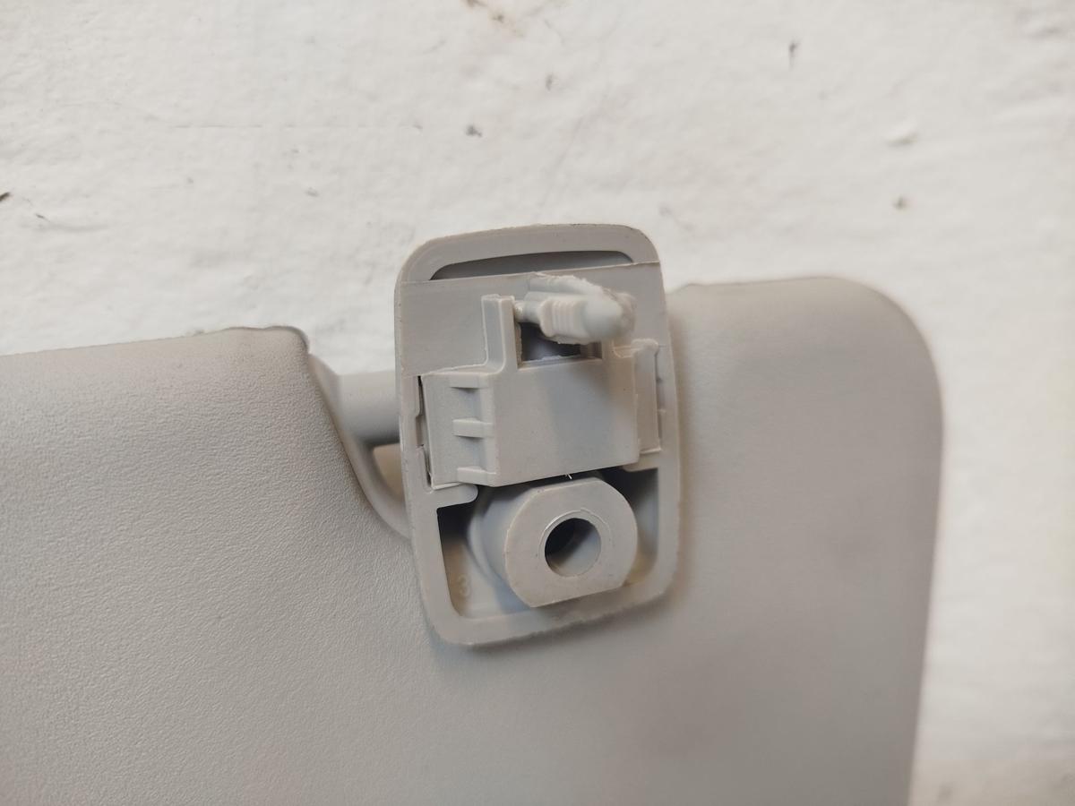 Hyundai i30 PD Mild Hybrid Sonnenblende vorn rechts mit Spiegel Beifahrerseite