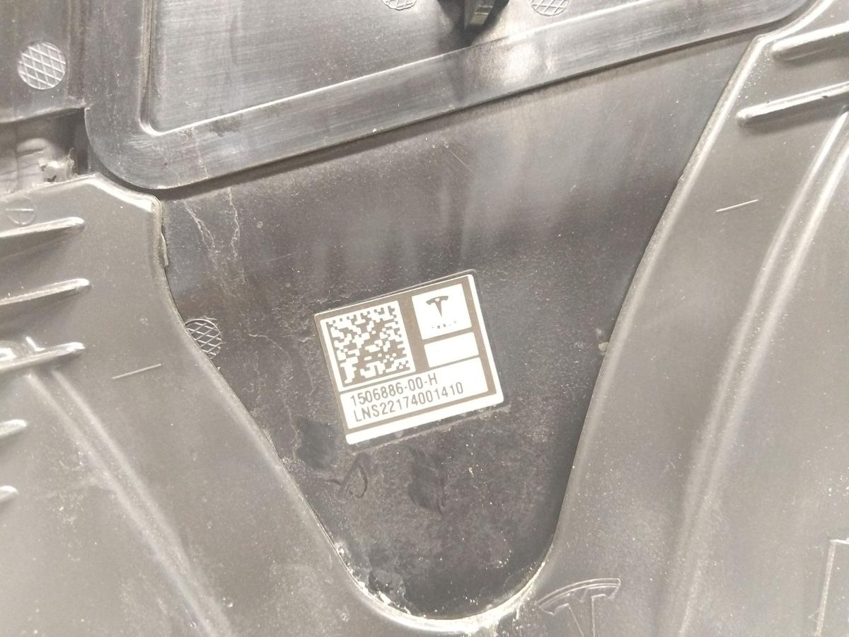 Tesla Model Y original Blende B-S&auml;ule rechts mit Kamera 151625800E BJ2023