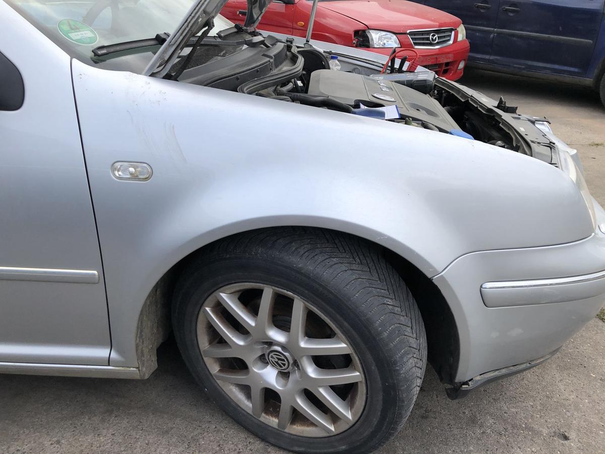 VW Bora 1J Kotfl&uuml;gel vorn rechts Beifahrerseite Seitenwand LA7W Reflexsilber