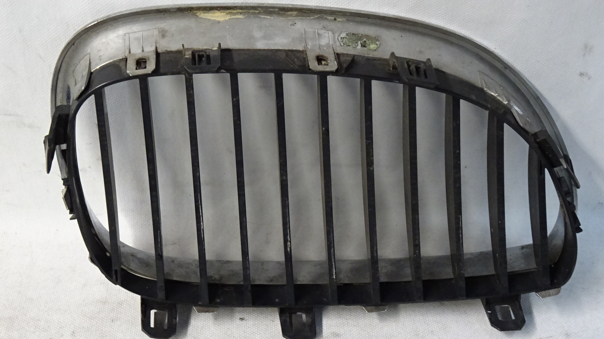 BMW 5er E60 E61 Bj2005 Kühlergrill Niere vorn links 51137027061