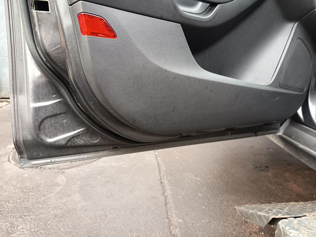 Ford Focus III original T&uuml;r vorne links Magnetic Grau Baujahr 2015