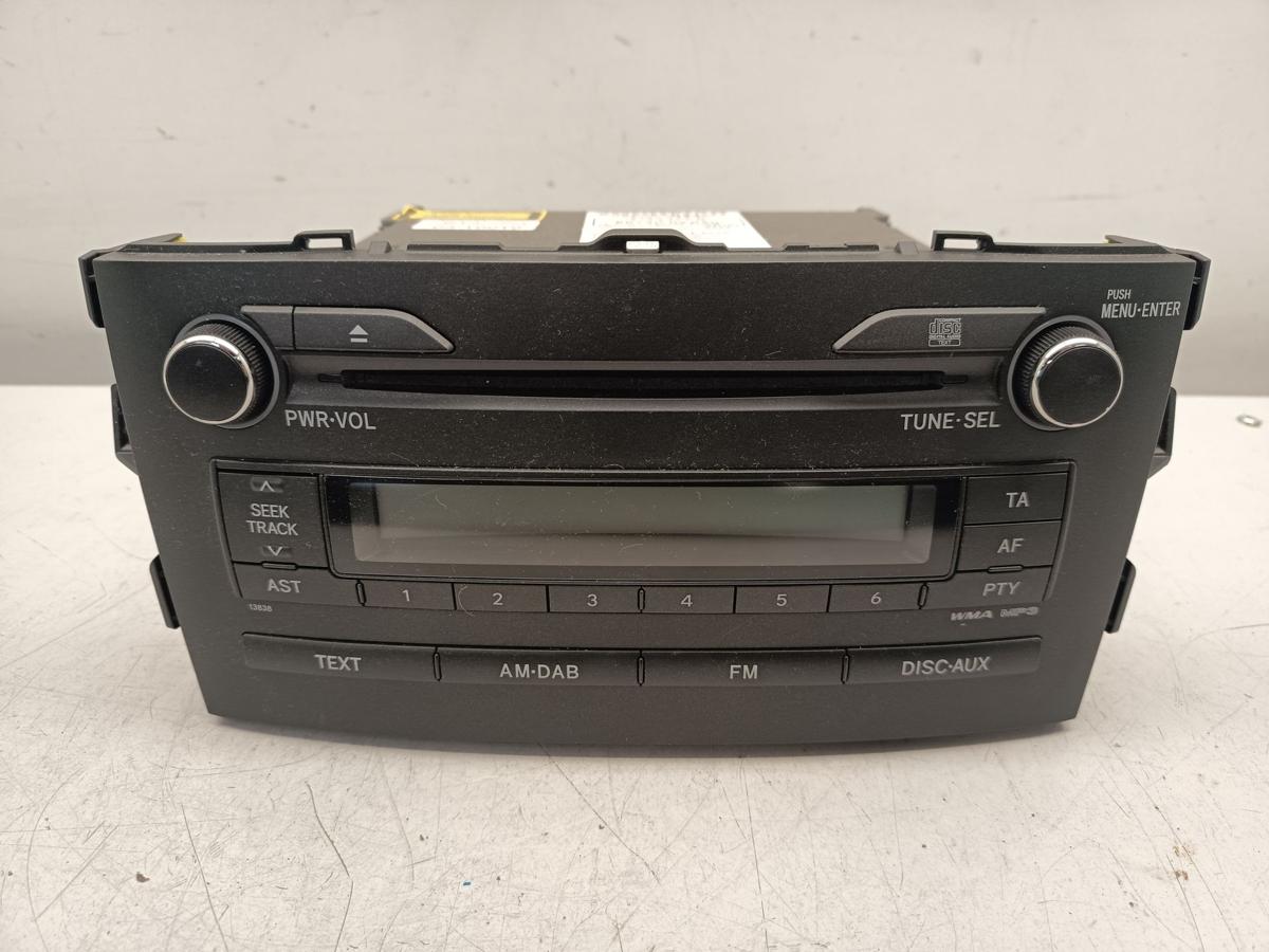 Toyota Auris E15 original Radio CD-Player 8612002A50 Baujahr 2011