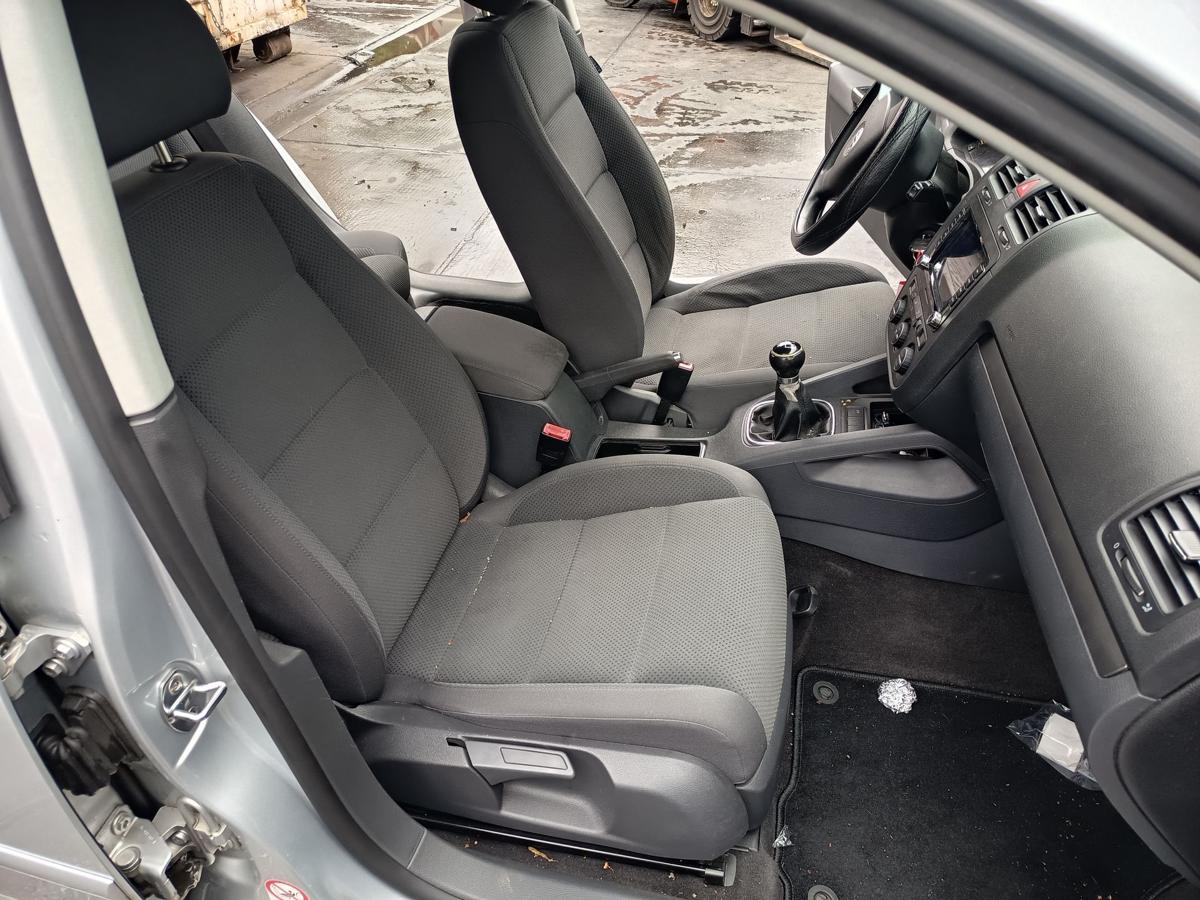 VW Golf V original Beifahrersitz vorn rechts Stoff schwarz Bj 2005