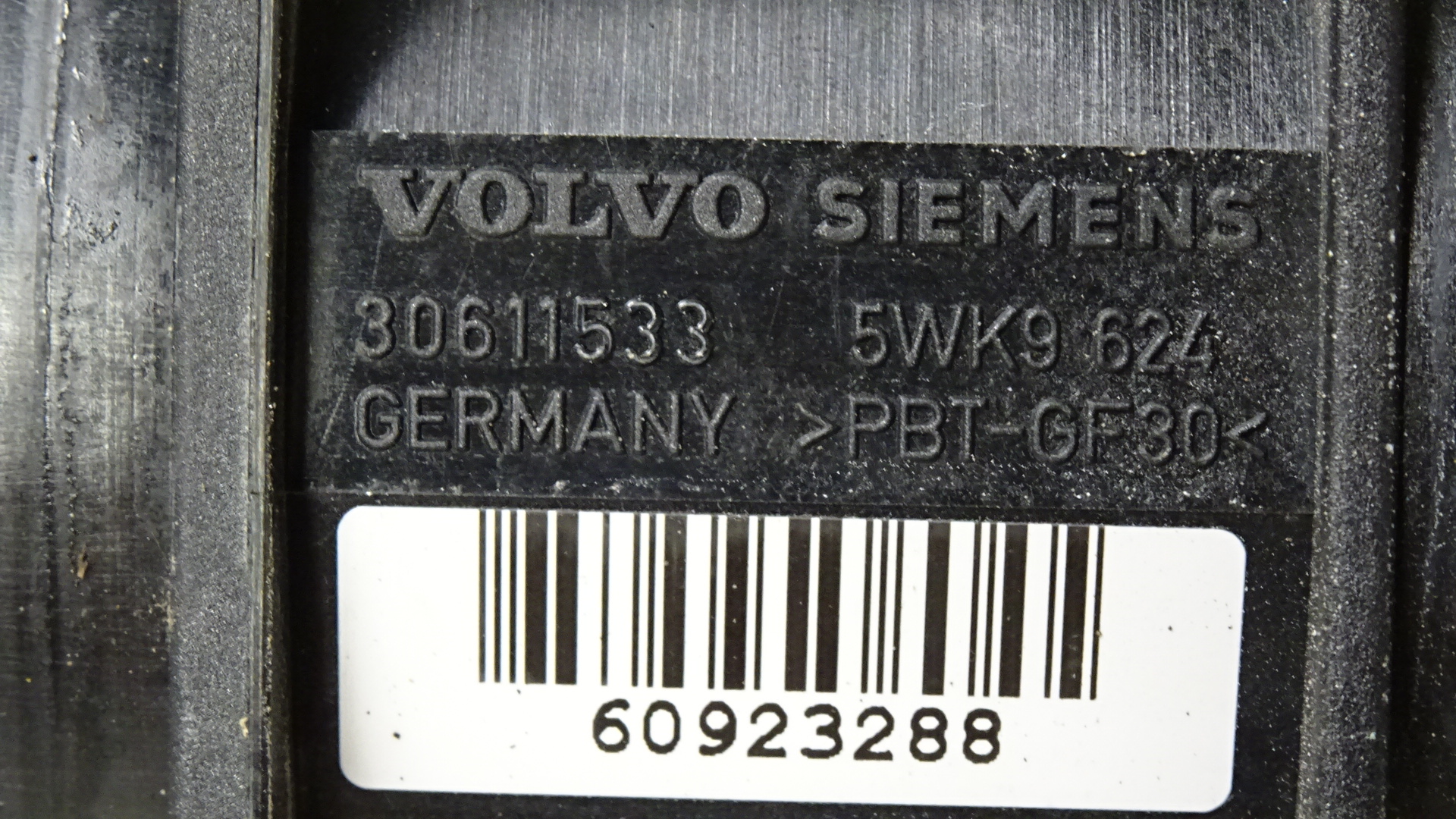 Volvo V40 Bj2001 Luftmassenmesser 1,8 90KW B4184S2 30611533 5WK9624