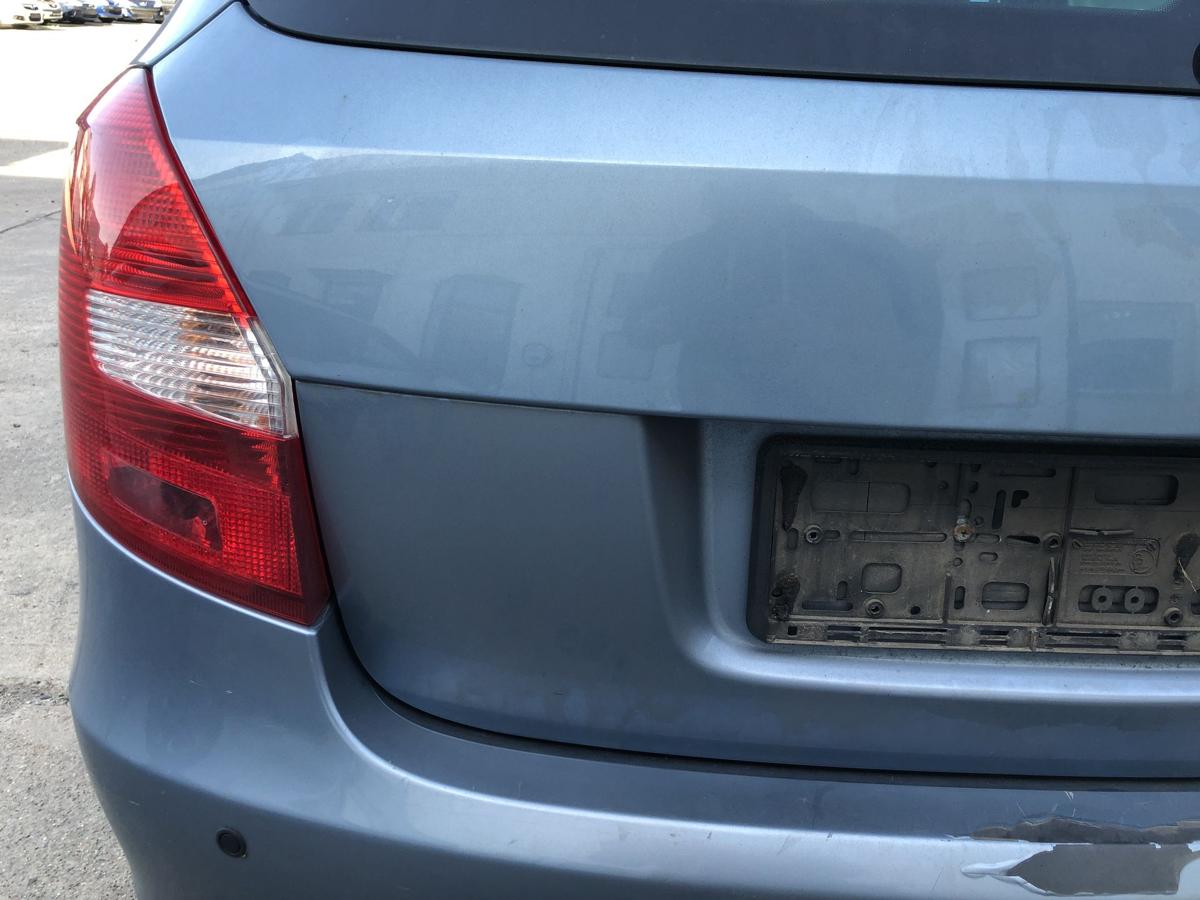 Skoda Fabia II 2 Typ 5J Heckklappe mit Heckscheibe Kombi LF5X Satin Grey Met