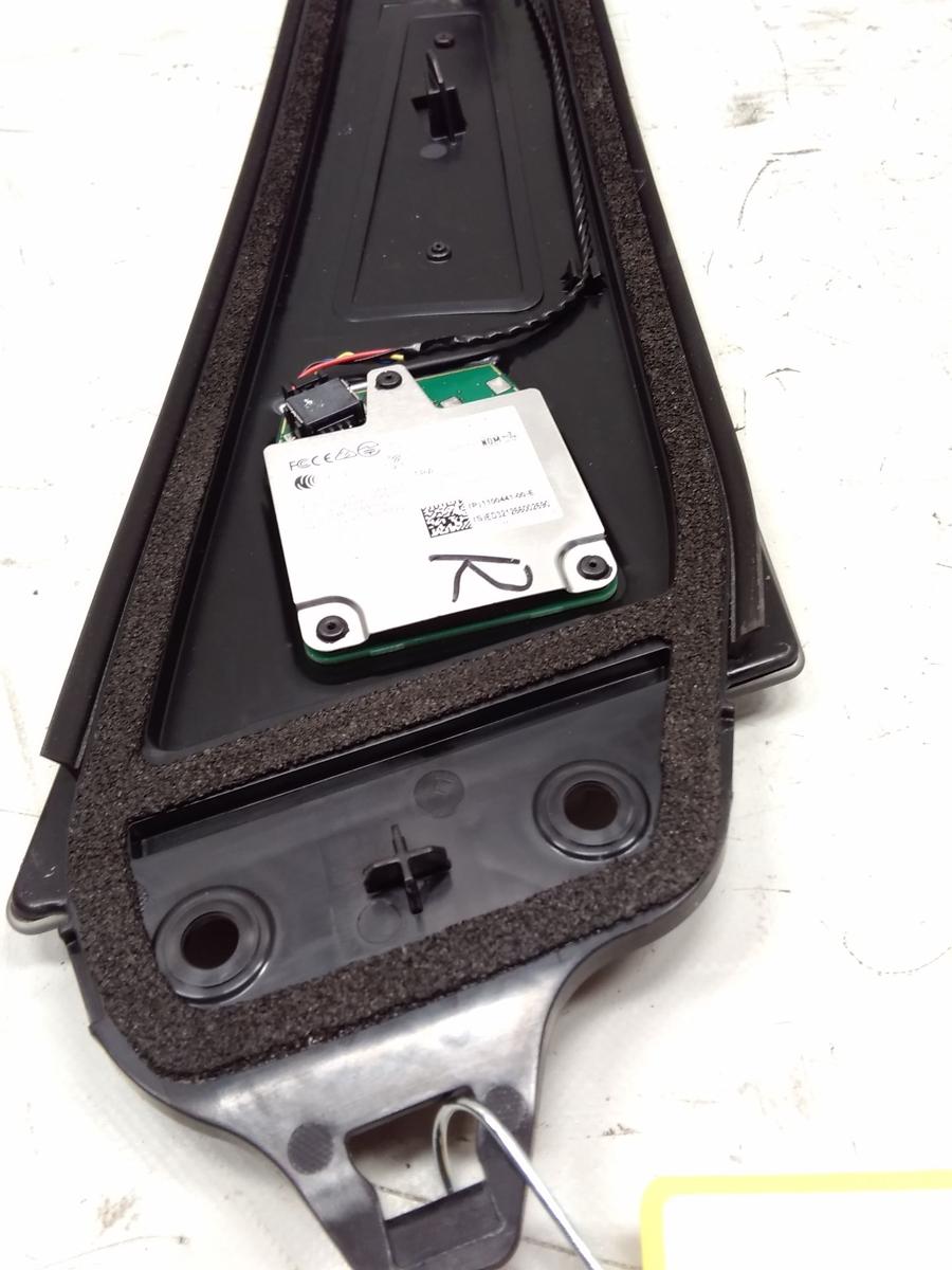 Tesla Model 3 original Blende B-Säule rechts 1109255-00-I mit Kamera BJ2019