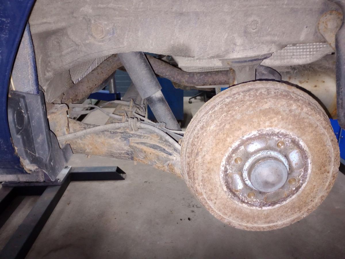 Dacia Lodgy original Hinterachse Tr&auml;ger trommelgebremst ABS 128tkm Bj 2012