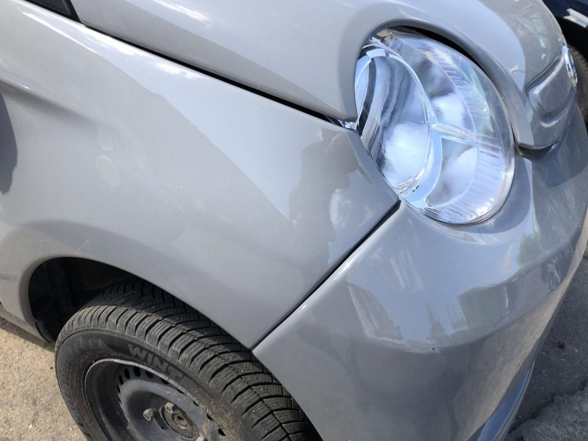 Aixam Minauto Access Modell 2021 Kotfl&uuml;gel vorn rechts Beifahrerseite Plastik