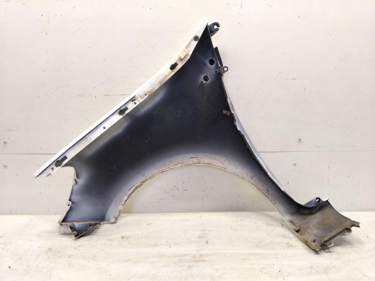 Renault Clio 3 original Kotfl&uuml;gel vorn rechts wei&szlig; OV369 Index 185 BJ2009