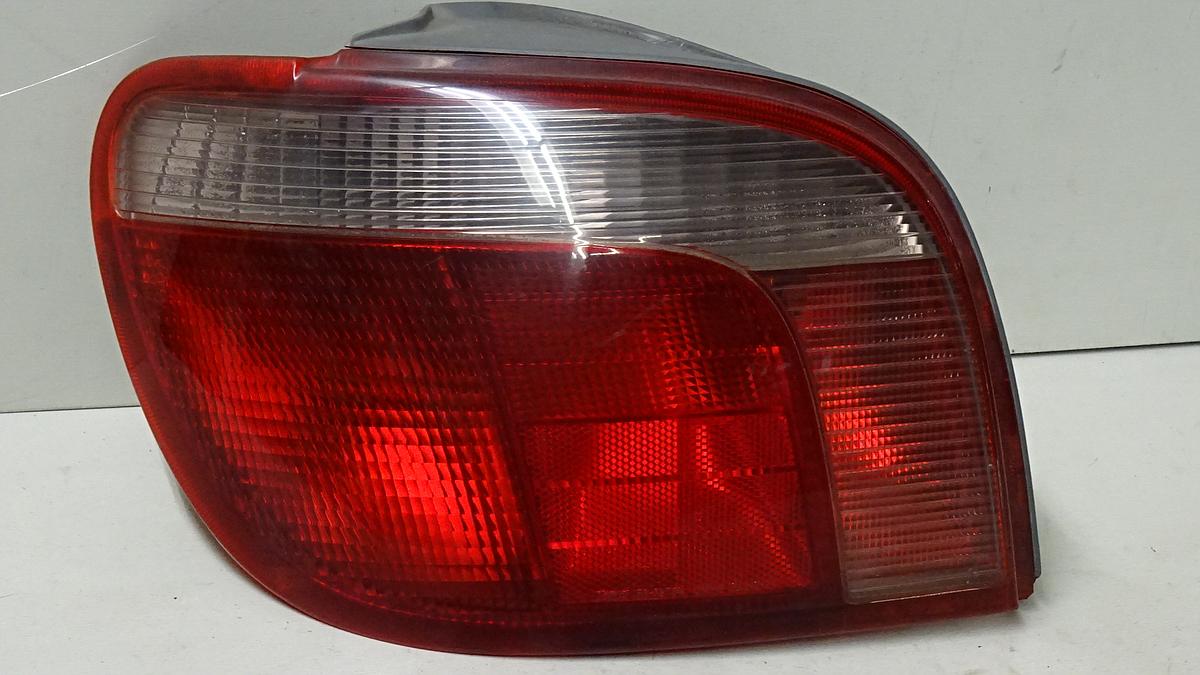 Toyota Yaris Bj2001 Rückleuchte Rücklicht links weiss rot Model bis 2003 Japan