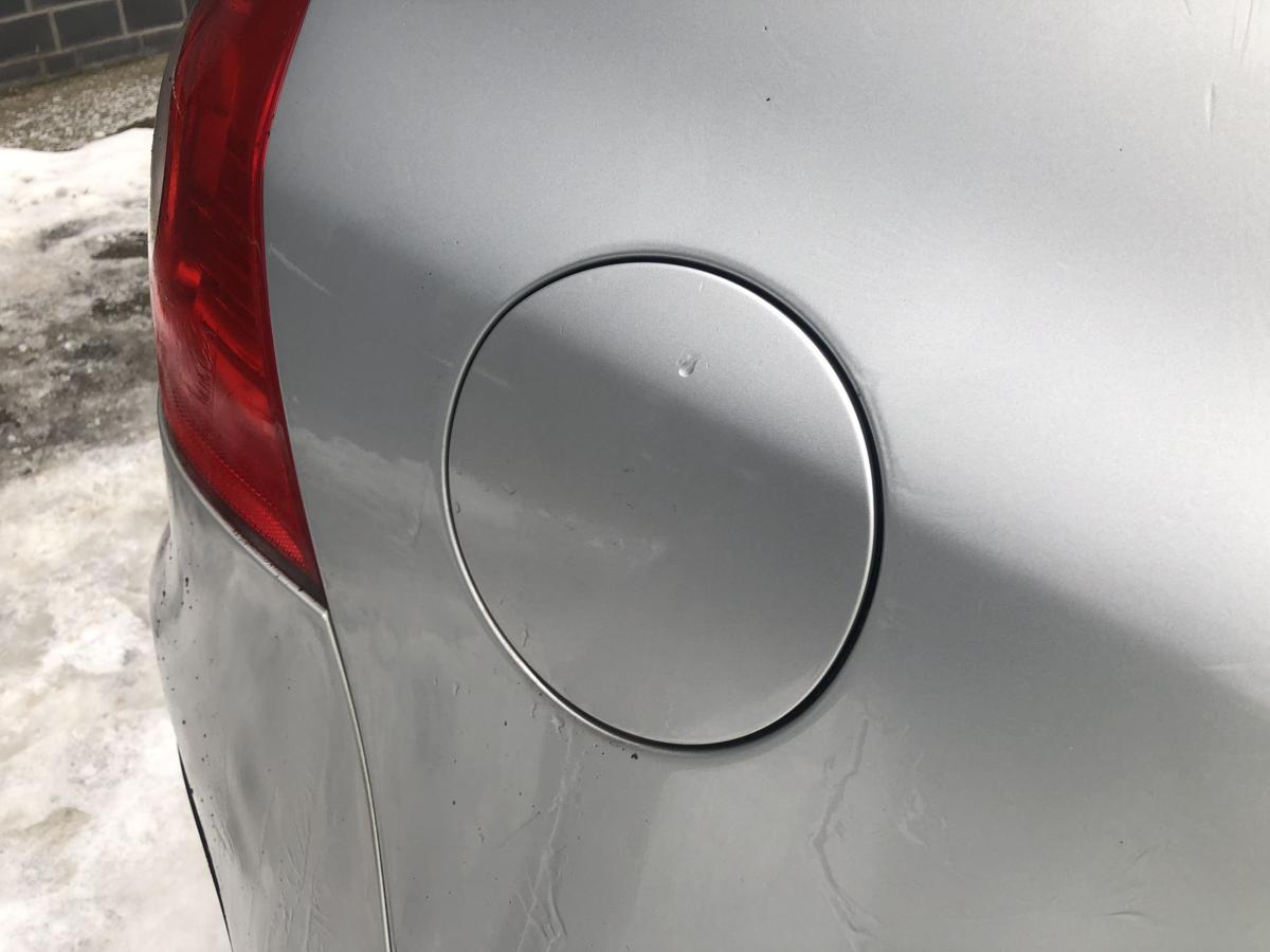 VW Golf 5 V 1K Tankklappe Tankdeckel Tankverschluss LA7W Reflexsilber Metallic