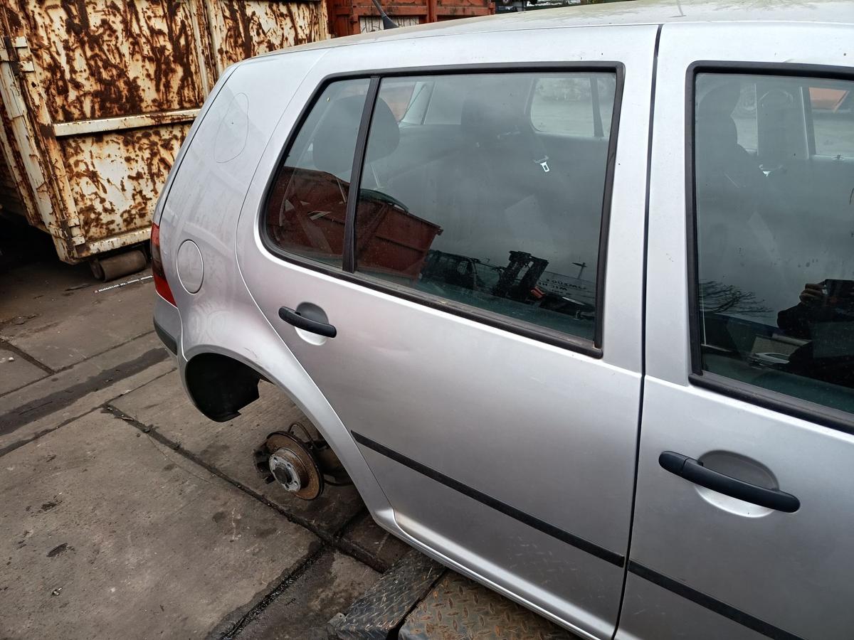VW Golf IV original T&uuml;r hinten rechts LA7W Reflexsilber Baujahr 2002