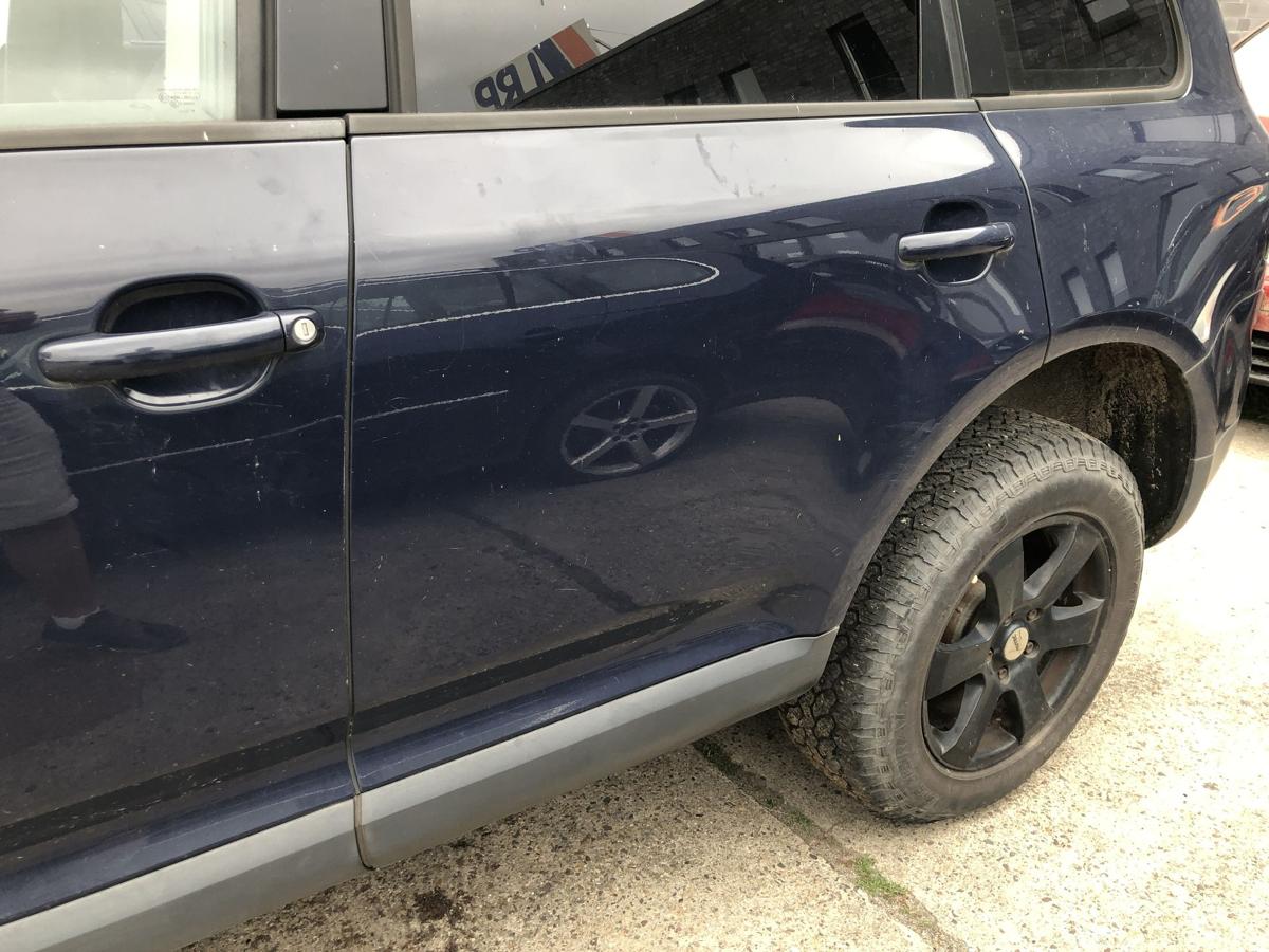 VW Touareg 7L T&uuml;r hinten links Fondt&uuml;r im Rohbau LA5G Perlblau kleiner Schaden