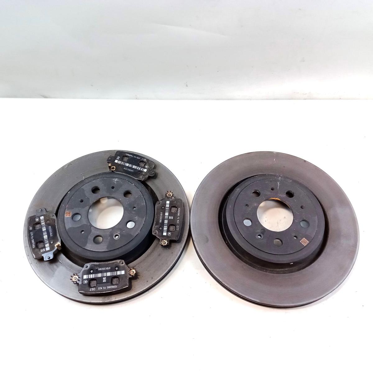 Tesla Model Y Performance original Satz Bremsscheiben hinten mit Bremsbel&auml;gen