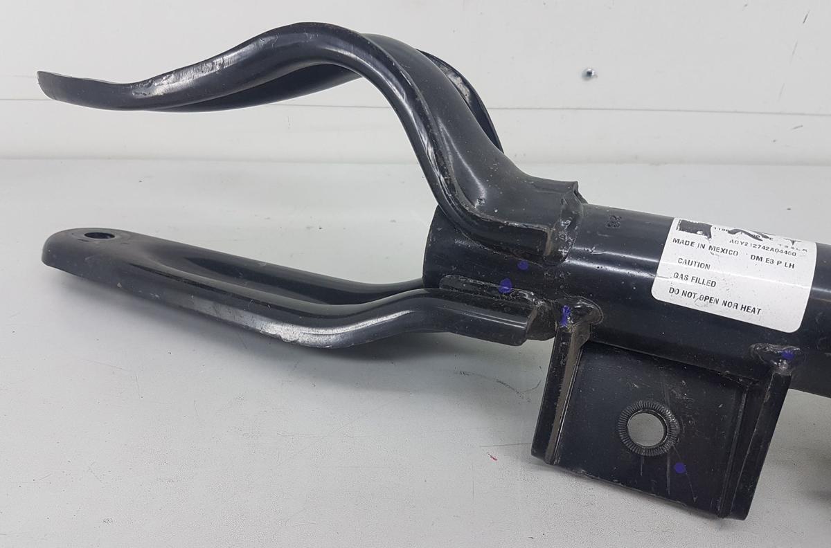 Tesla Model Y Federbein vorn links Bj2022 1188371-00-E Dualmotor Performance