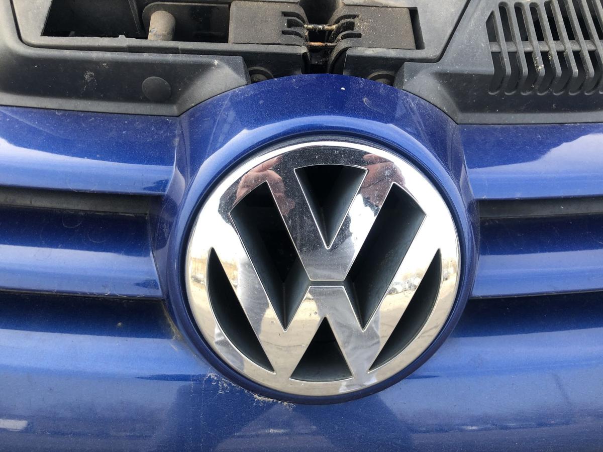VW Golf 5 V 1K Grill K&uuml;hlergrill Frontgrill mit Logo LC5J Laserblaumet