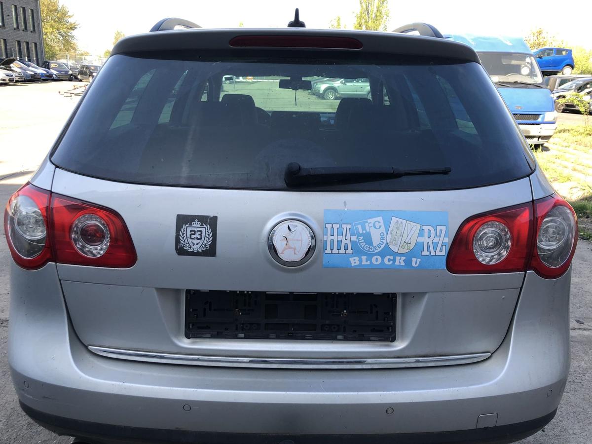 VW Passat 3C B6 Heckklappe mit Heckscheibe Kombi Variant Rostblasen LA7W silber