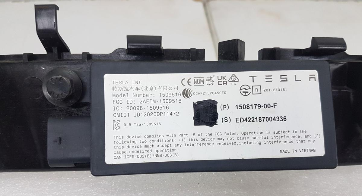 Tesla Model Y Halter Sto&szlig;stange hinten mitte Bj2022 1494045-00-E