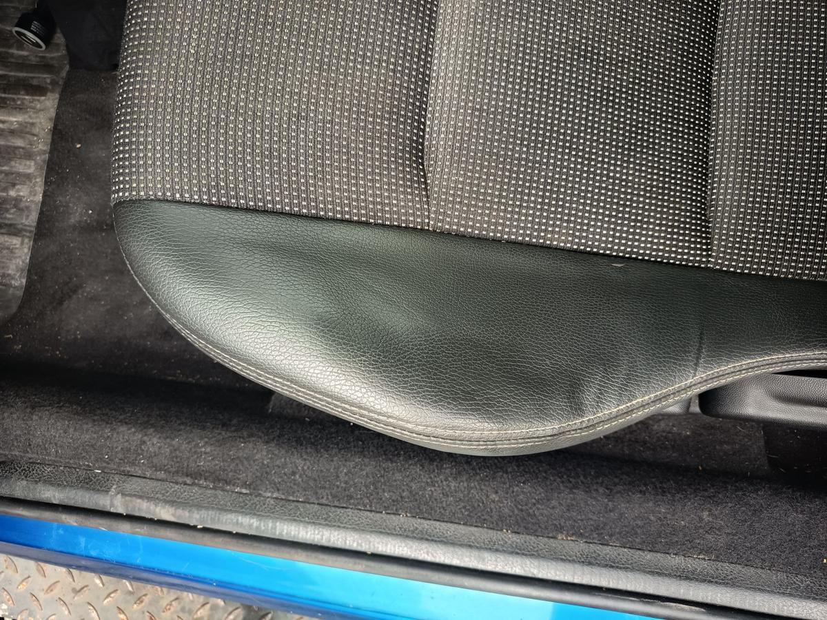 Opel Tigra Twintop original Fahrersitz links Leder/Stoff Bj 2007