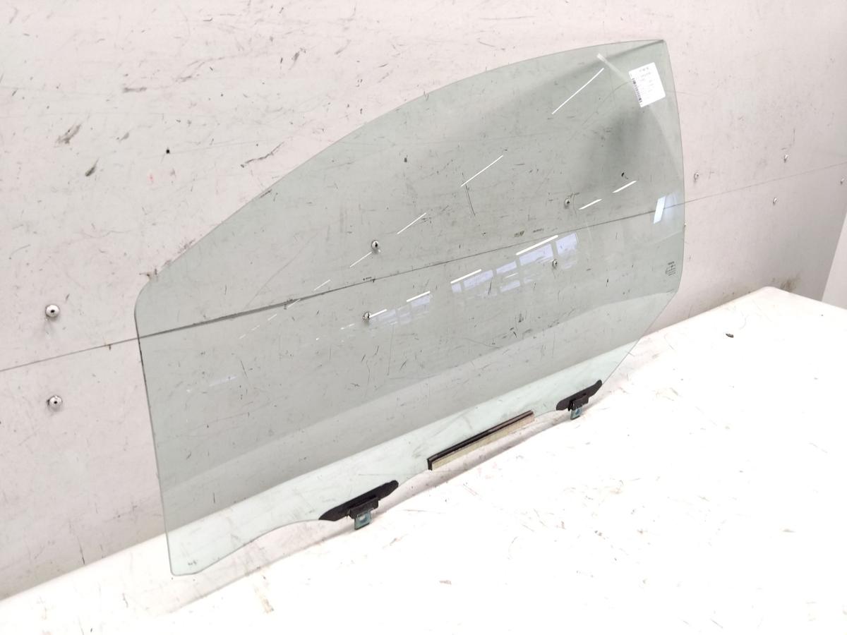 Toyota Yaris 2 XP9 original T&uuml;rscheibe vorn links 3t&uuml;rig gr&uuml;ncolor BJ2011