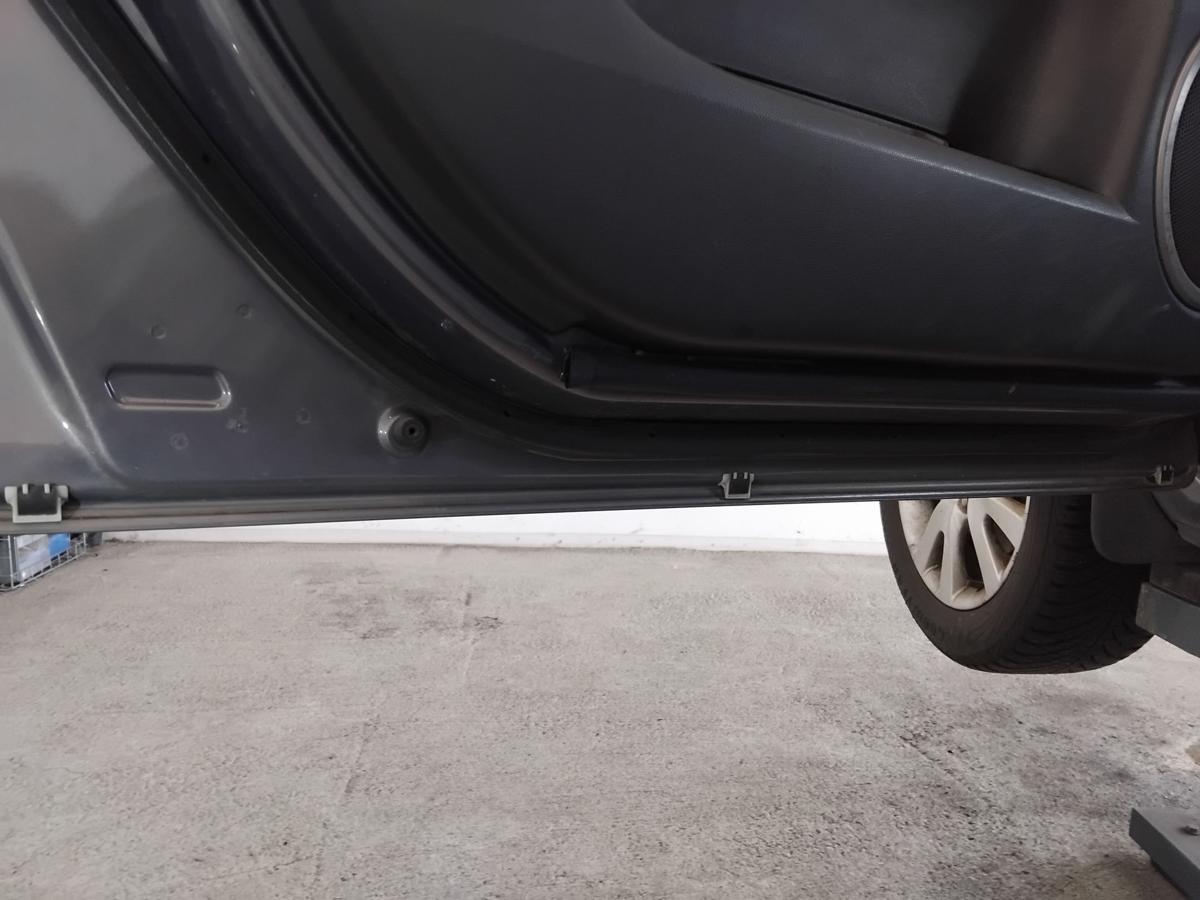 Mazda 3 BK T&uuml;r vorn links Fahrert&uuml;r graumetallic 5-t&uuml;rig Flie&szlig;heck BJ2008