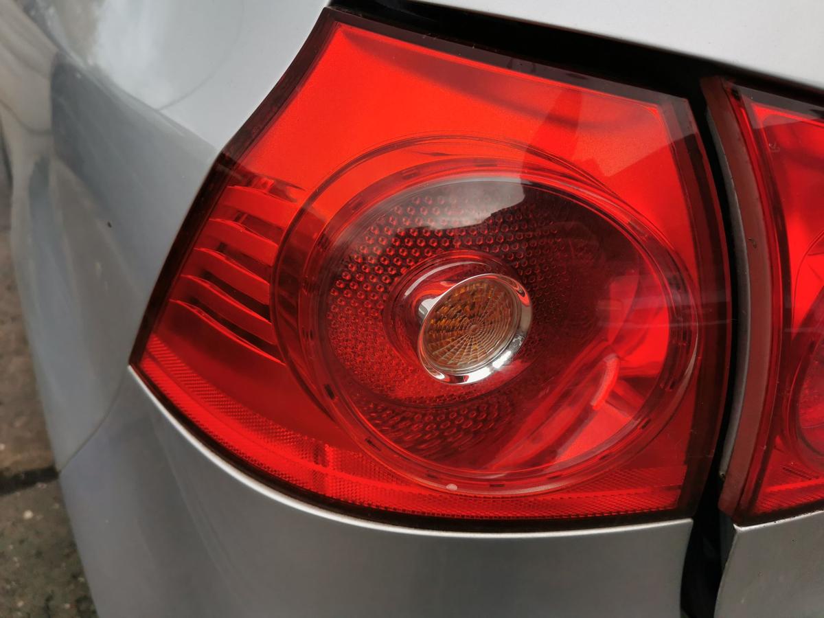 VW Golf V 5 Rückleuchte Schlussleuchte Rücklicht hinten aussen links 3 Türer